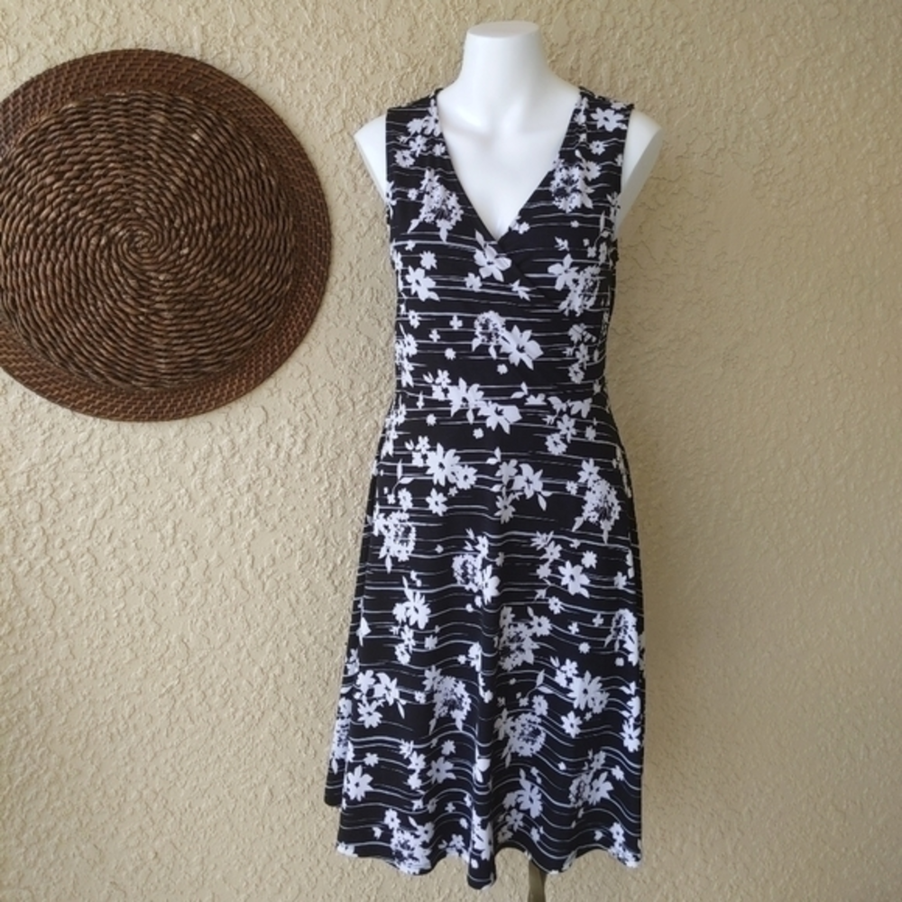 Mix by 41 Hawthorne black‎ and white floral dress